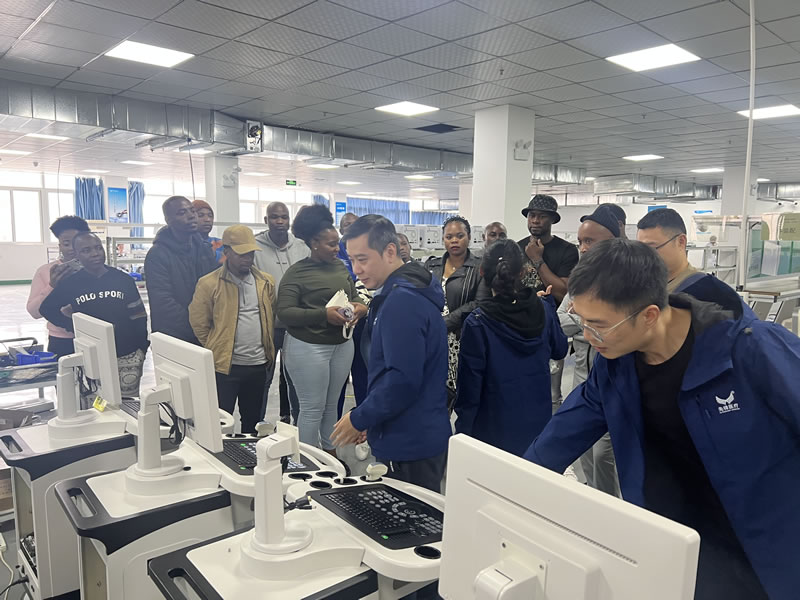 綿陽非洲留學(xué)生團(tuán)參訪我司工廠，共促中外國際交流與商務(wù)合作新篇章！5.jpg