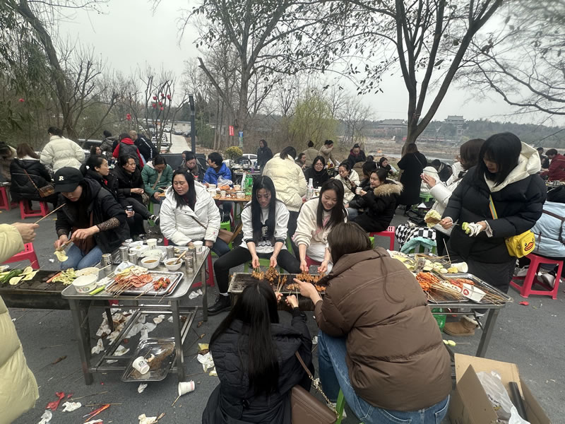 綿陽市先鋒醫(yī)療器械有限公司—— 慶?！?.8婦女節(jié)”，共赴燒烤盛宴，致敬巾幗風采1.jpg
